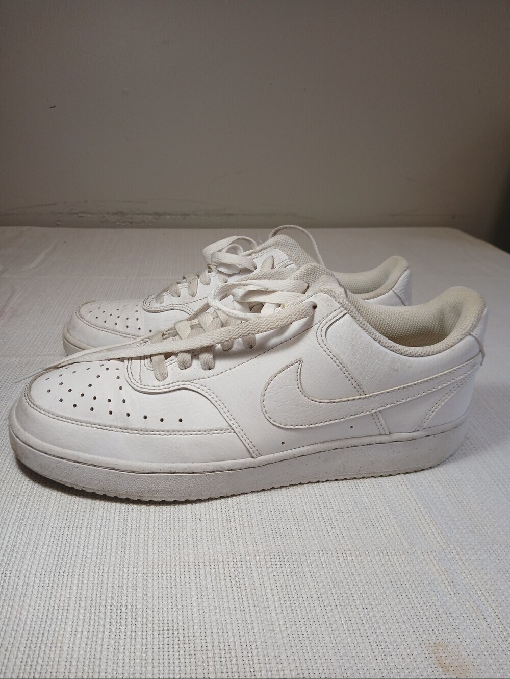 Nike Men's Off-White/Beige Low-Top Leather Sneakers